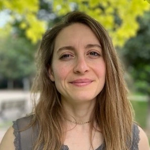 Ciara leicht reiki practitioner headshot outdoors with tree in the background cropped